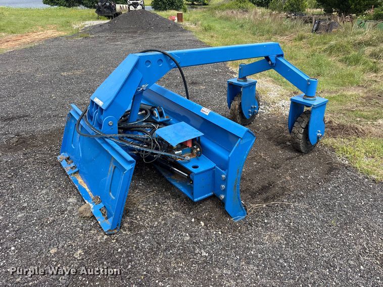 image for item ET2233 2022 Topcat SSSG72 skid steer dozer blade
