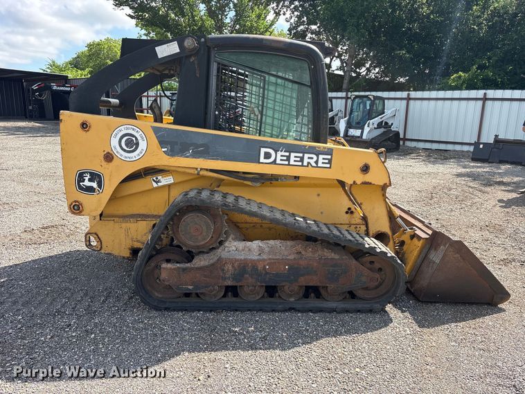 image for item ET2249 2006 John Deere CT322 tracked skid steer loader