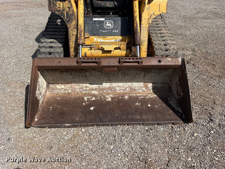 image for item ET2249 2006 John Deere CT322 tracked skid steer loader