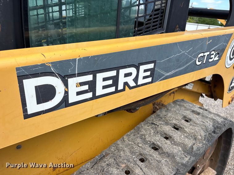 image for item ET2249 2006 John Deere CT322 tracked skid steer loader