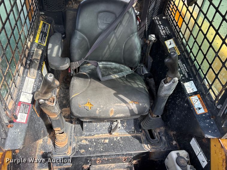 image for item ET2249 2006 John Deere CT322 tracked skid steer loader