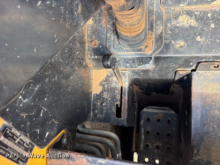 image for item ET2249 2006 John Deere CT322 tracked skid steer loader