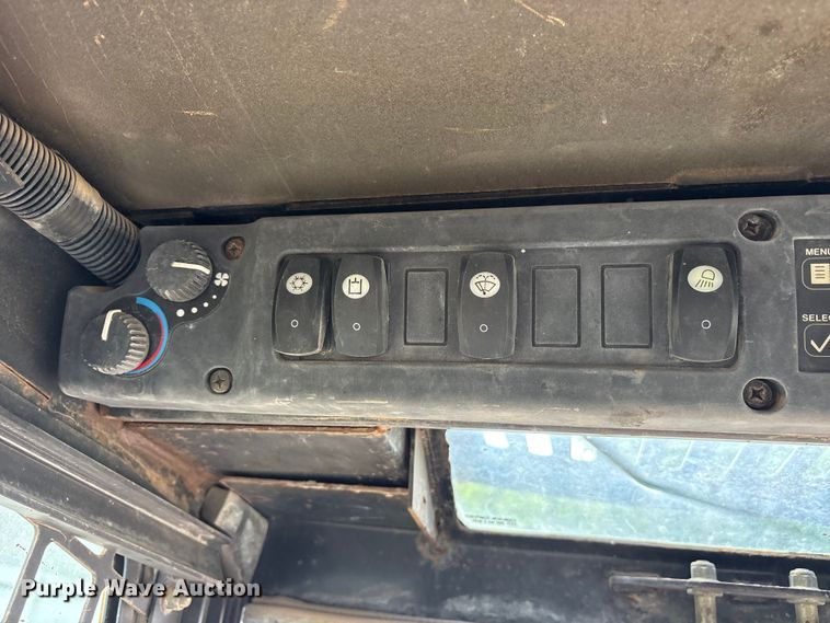 image for item ET2249 2006 John Deere CT322 tracked skid steer loader
