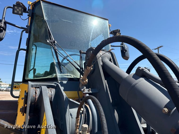 image for item ET6317 2005 Komatsu WA250PT-5L wheel loader