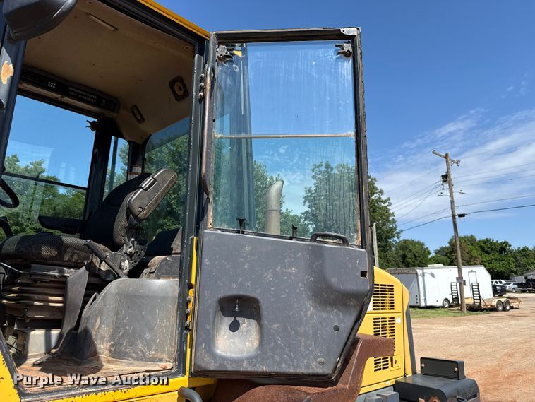 image for item ET6317 2005 Komatsu WA250PT-5L wheel loader