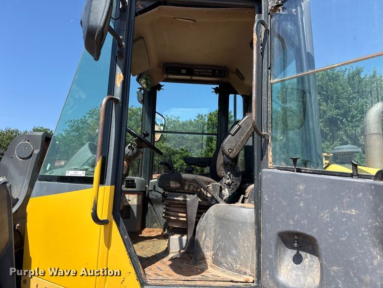 image for item ET6317 2005 Komatsu WA250PT-5L wheel loader