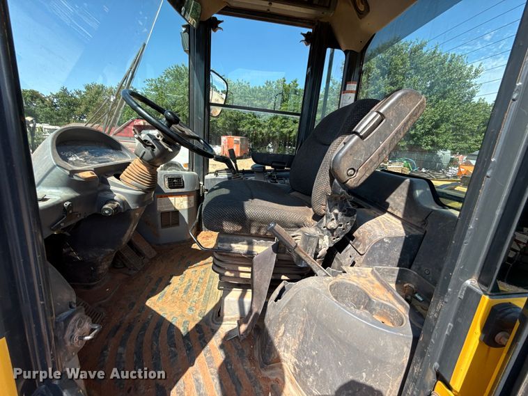 image for item ET6317 2005 Komatsu WA250PT-5L wheel loader