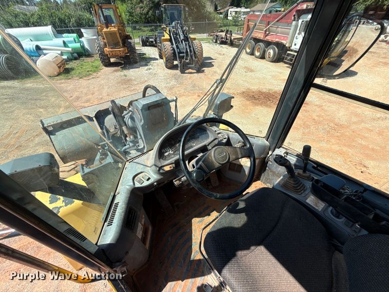 image for item ET6317 2005 Komatsu WA250PT-5L wheel loader