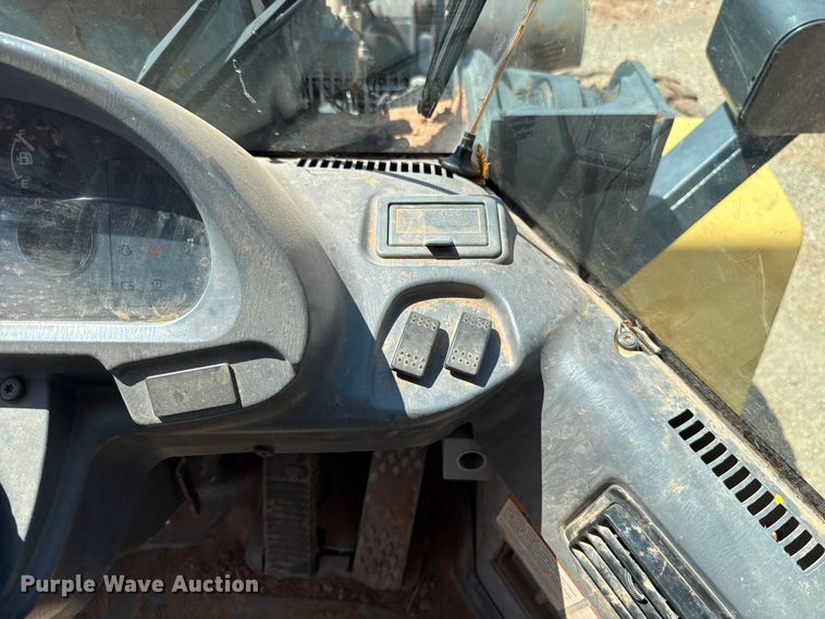 image for item ET6317 2005 Komatsu WA250PT-5L wheel loader