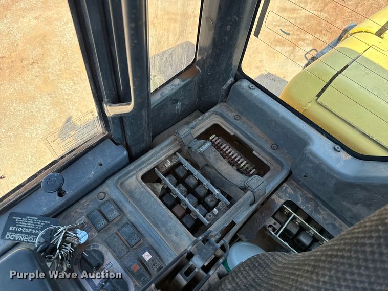 image for item ET6317 2005 Komatsu WA250PT-5L wheel loader