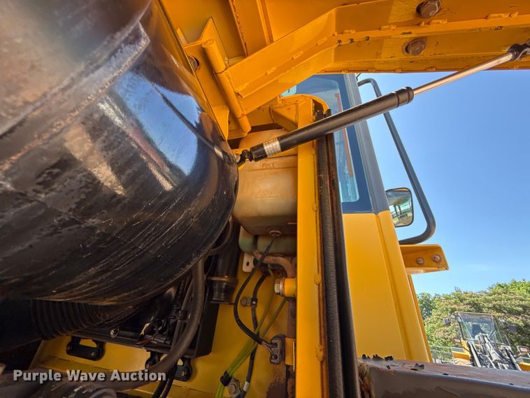 image for item ET6317 2005 Komatsu WA250PT-5L wheel loader