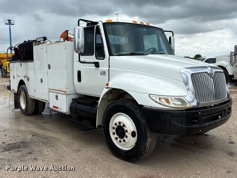 image for item EU5678 2004 International 4300 fuel / lube truck