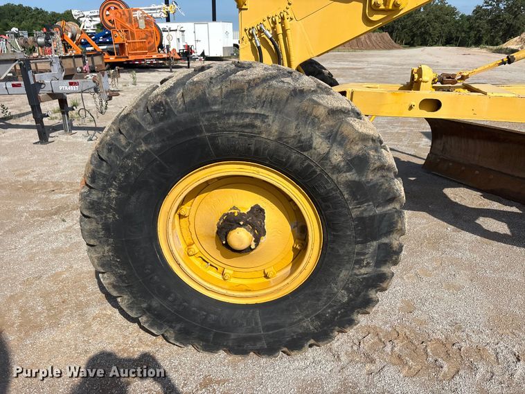 image for item EU5706 1971 Caterpillar 14E rigid frame motor grader