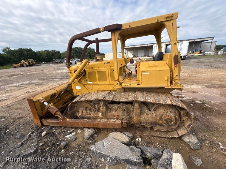 image for item EU5709 1977 Caterpillar D6D dozer