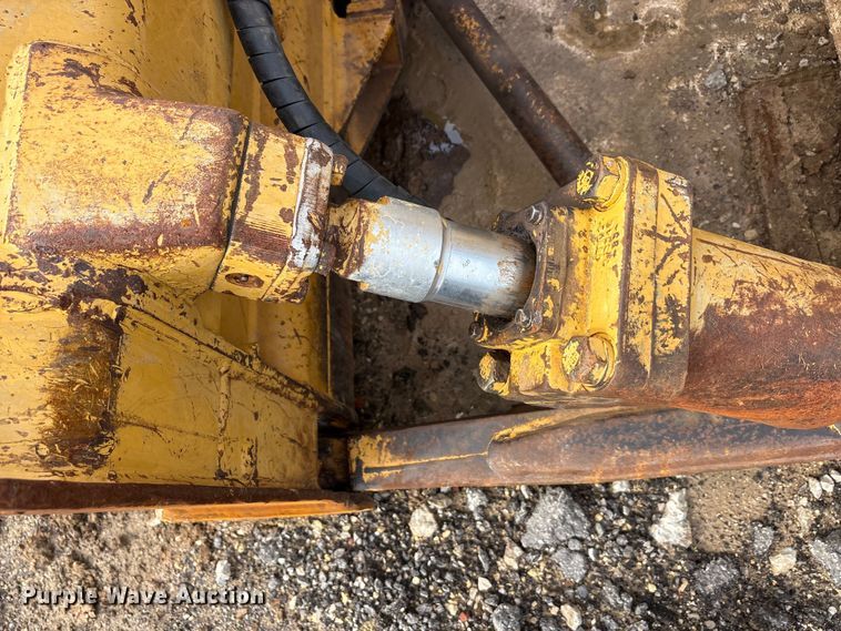 image for item EU5709 1977 Caterpillar D6D dozer