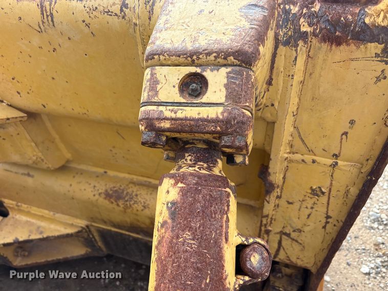 image for item EU5709 1977 Caterpillar D6D dozer