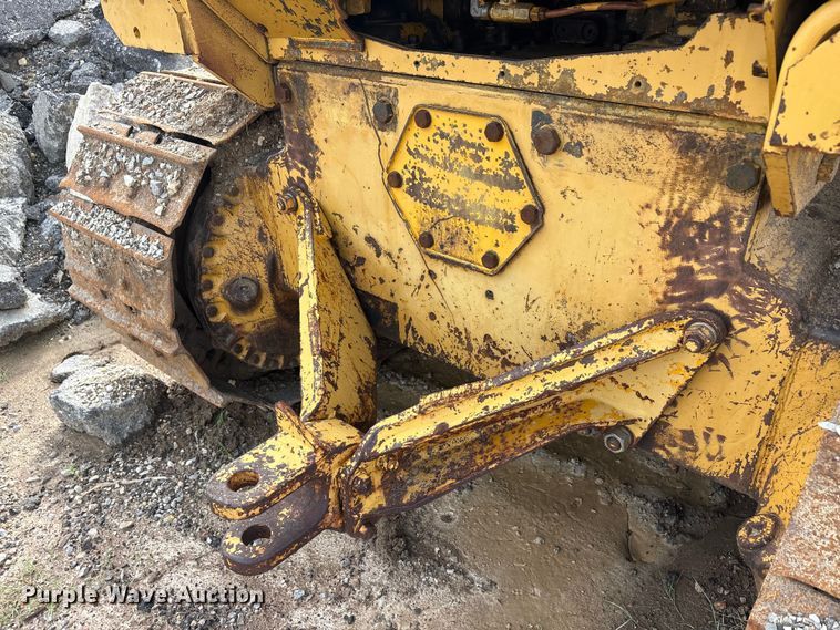 image for item EU5709 1977 Caterpillar D6D dozer