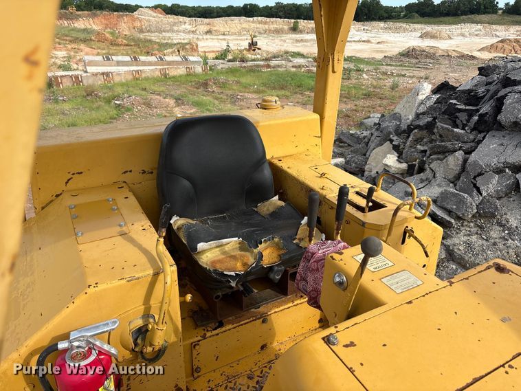 image for item EU5709 1977 Caterpillar D6D dozer