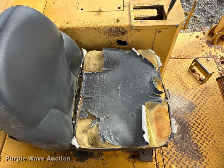 image for item EU5709 1977 Caterpillar D6D dozer