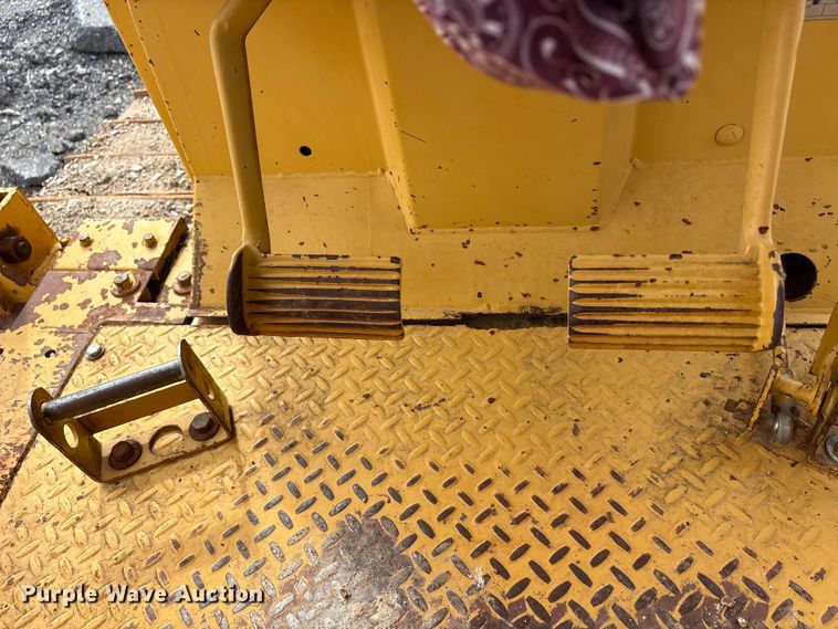 image for item EU5709 1977 Caterpillar D6D dozer