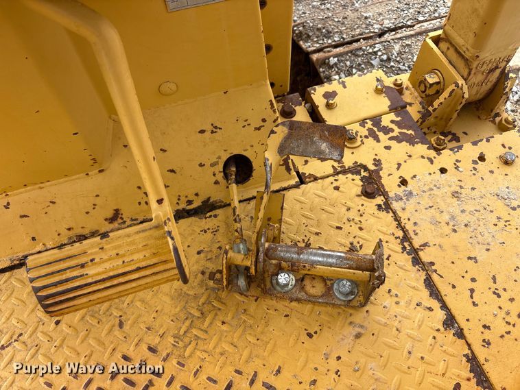 image for item EU5709 1977 Caterpillar D6D dozer