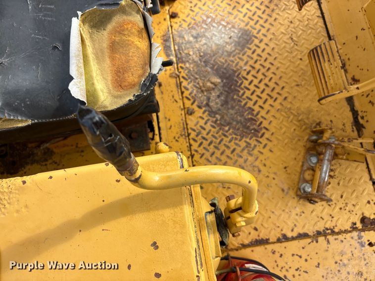 image for item EU5709 1977 Caterpillar D6D dozer
