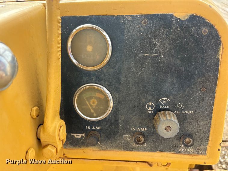 image for item EU5709 1977 Caterpillar D6D dozer