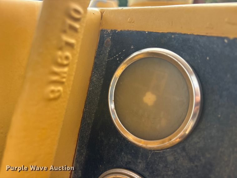 image for item EU5709 1977 Caterpillar D6D dozer