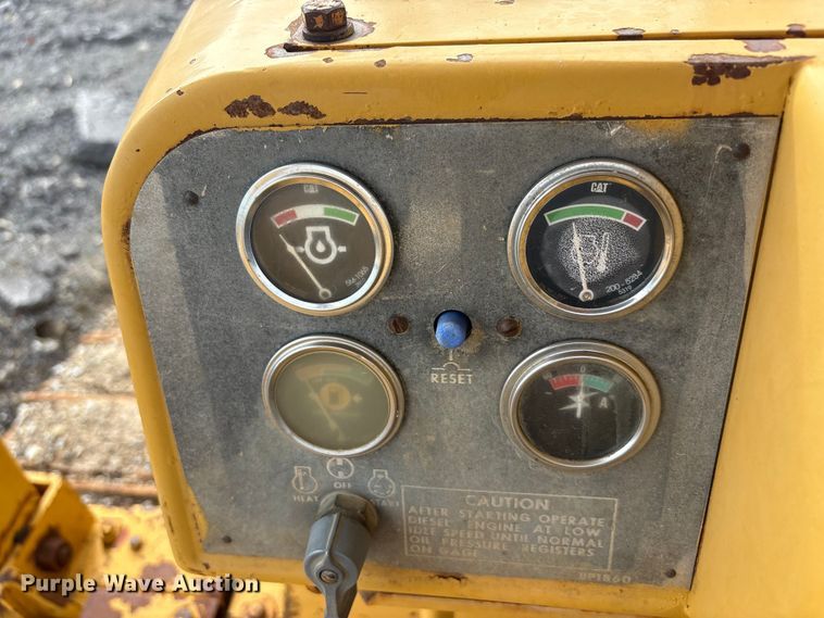 image for item EU5709 1977 Caterpillar D6D dozer