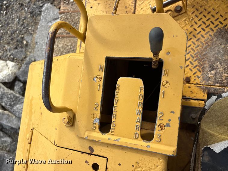 image for item EU5709 1977 Caterpillar D6D dozer