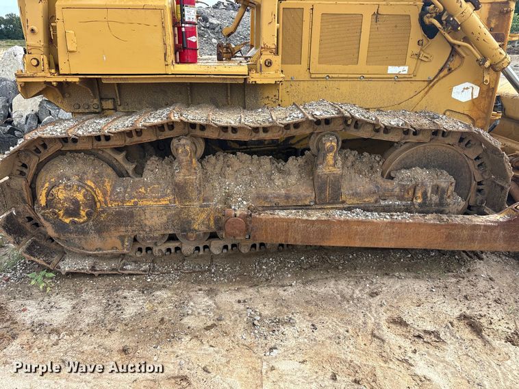image for item EU5709 1977 Caterpillar D6D dozer