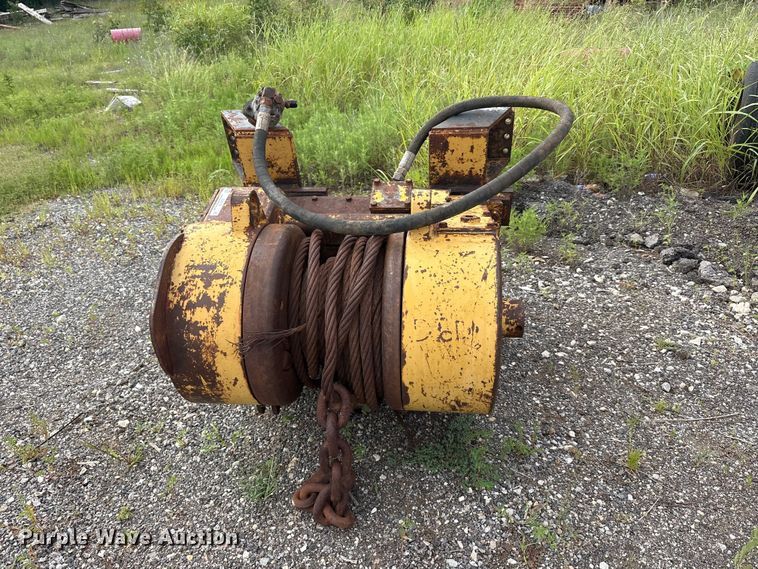 image for item EU5710 Hyster winch