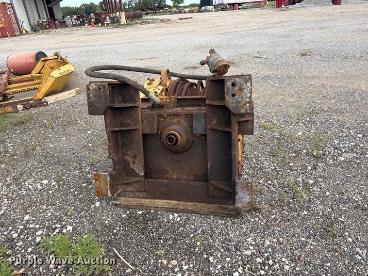 image for item EU5710 Hyster winch