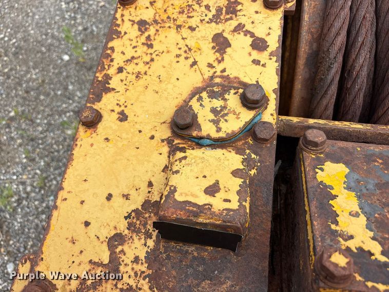 image for item EU5710 Hyster winch