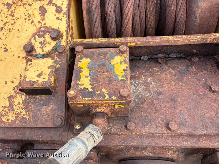 image for item EU5710 Hyster winch