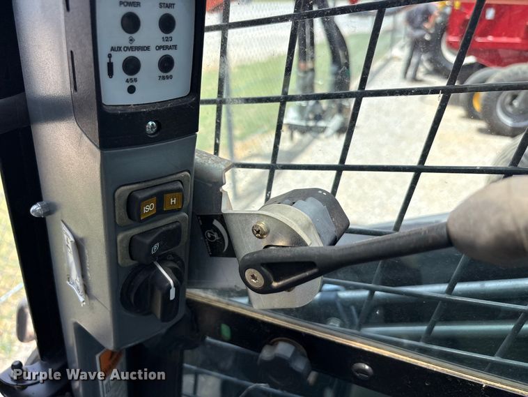 image for item EU5711 2014 New holland C238 tracked skid steer loader