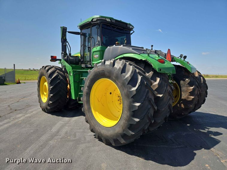 image for item EW0303 2022 John Deere 9R 640 Scraper Special 4WD tractor