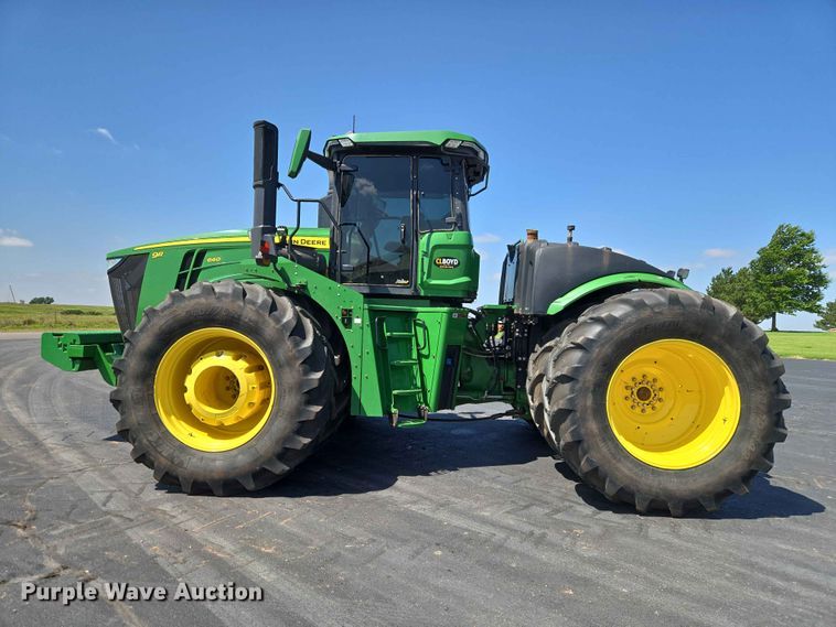 image for item EW0303 2022 John Deere 9R 640 Scraper Special 4WD tractor