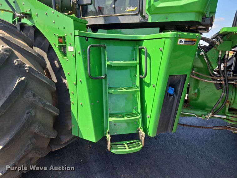image for item EW0303 2022 John Deere 9R 640 Scraper Special 4WD tractor