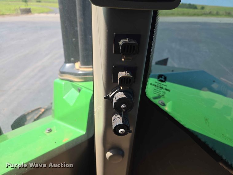 image for item EW0303 2022 John Deere 9R 640 Scraper Special 4WD tractor