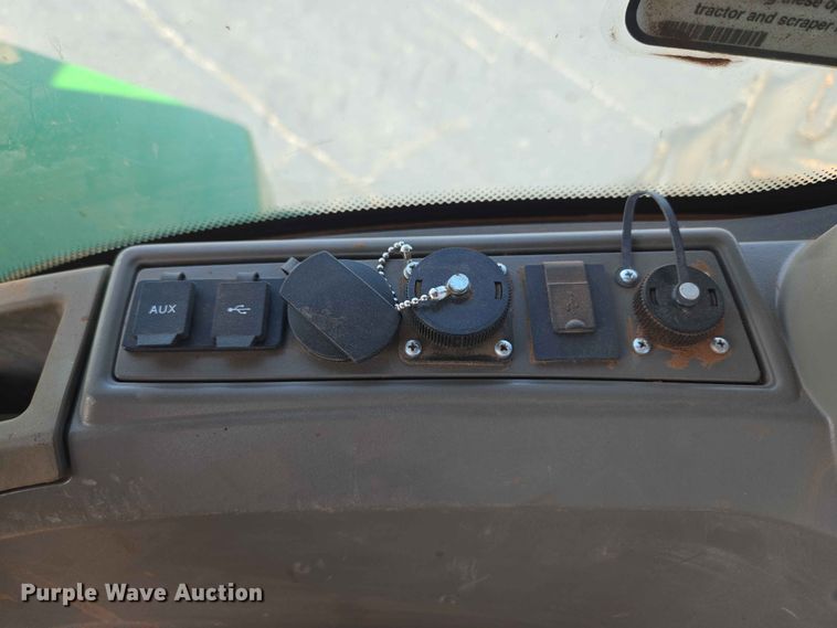image for item EW0303 2022 John Deere 9R 640 Scraper Special 4WD tractor