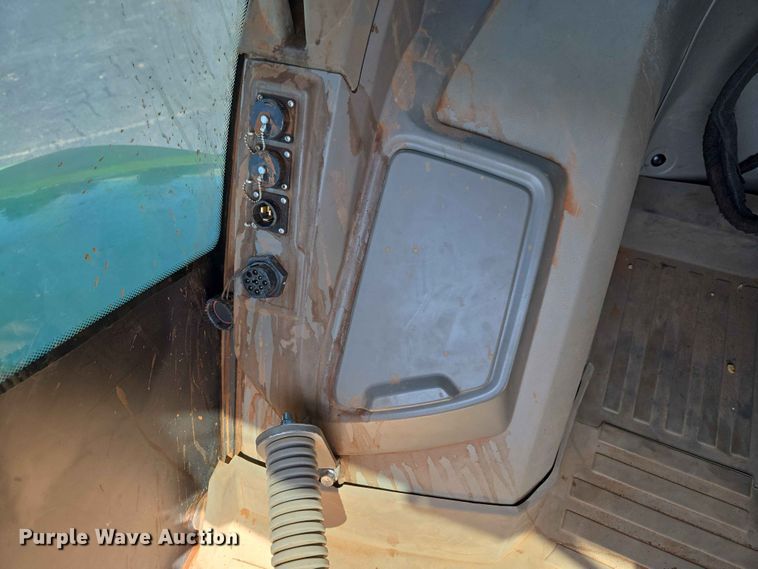 image for item EW0303 2022 John Deere 9R 640 Scraper Special 4WD tractor