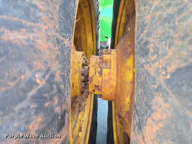 image for item EW0303 2022 John Deere 9R 640 Scraper Special 4WD tractor