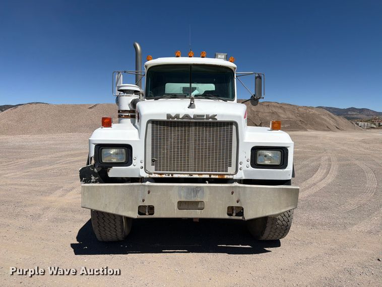 image for item EW2112 1998 Mack RD688S ready mix truck