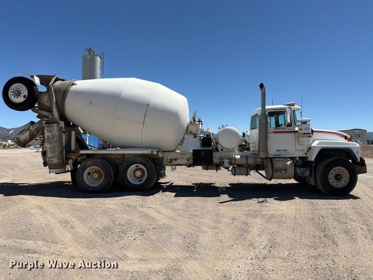 image for item EW2112 1998 Mack RD688S ready mix truck