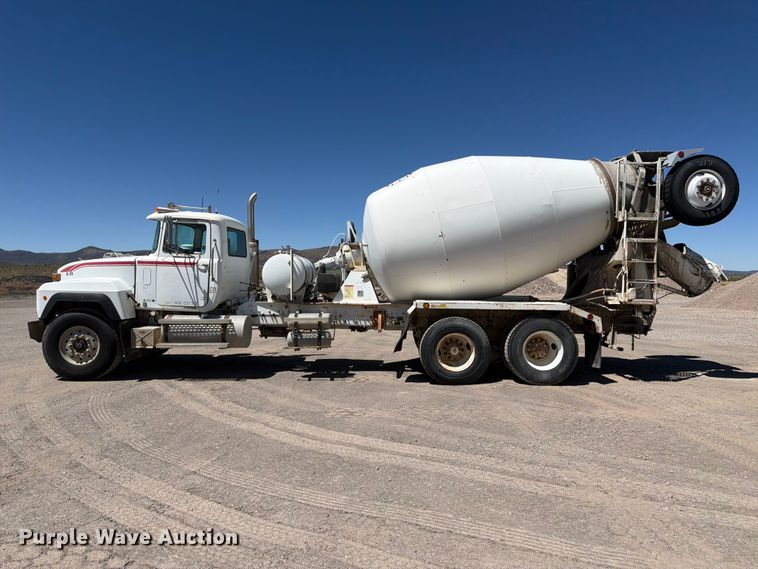 image for item EW2112 1998 Mack RD688S ready mix truck