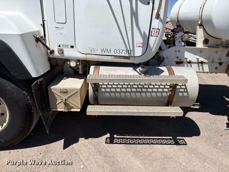 image for item EW2112 1998 Mack RD688S ready mix truck