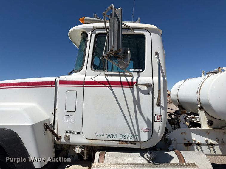 image for item EW2112 1998 Mack RD688S ready mix truck