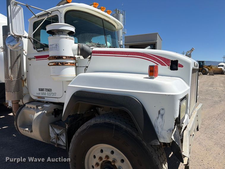 image for item EW2112 1998 Mack RD688S ready mix truck