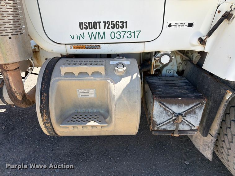 image for item EW2112 1998 Mack RD688S ready mix truck